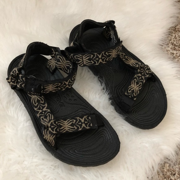 lululemon flip flops